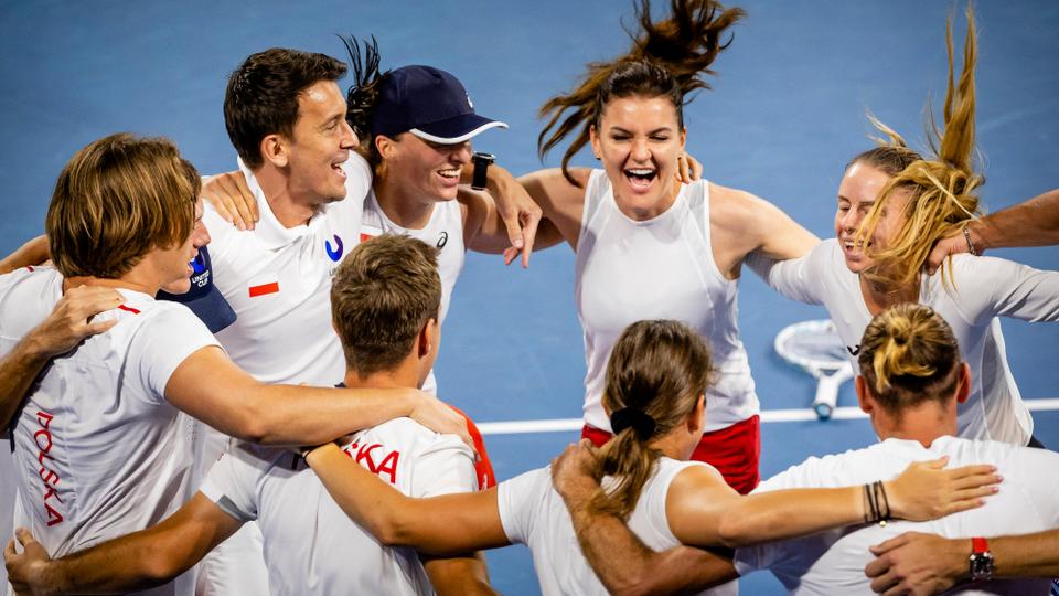 Poland's players and staff broke into dance after their heavyweight mixed doubles win against Italy.