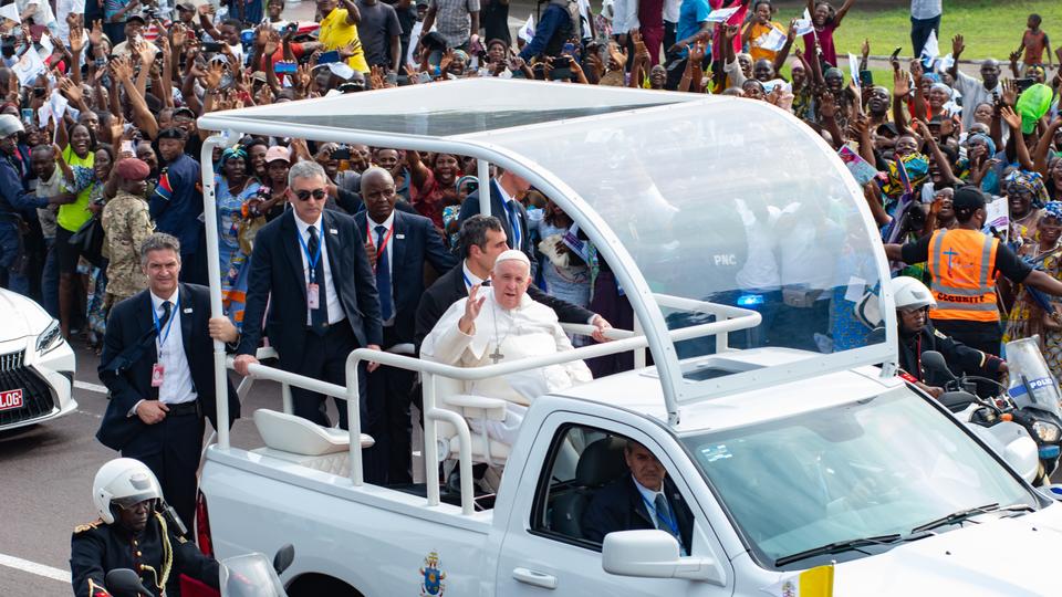 Tens of thousands of people line main road into the capital Kinshasa to welcome Francis.
