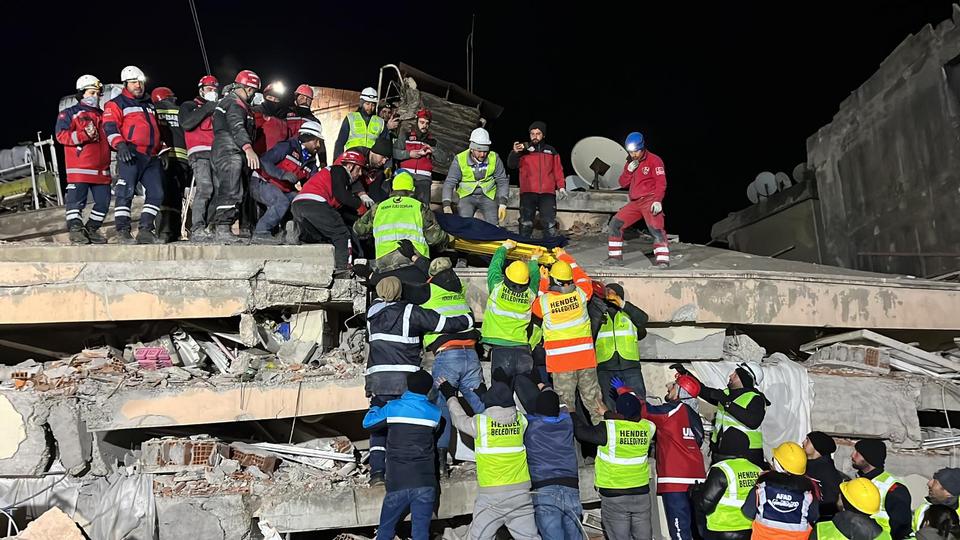 A petition drive has been launched in the UK urging the government to issue special visas to Turkish earthquake victims who have relatives in the country.