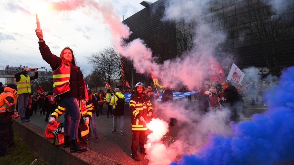 Unions are calling for protests over the weekend ahead of another day of coordinated nationwide strikes and rallies against the bill next Thursday.
