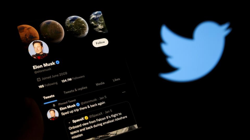 The change in the system puts pressure on companies, journalists and celebrities who used Twitter as their main channel of communication and relied on the blue tick for credibility.