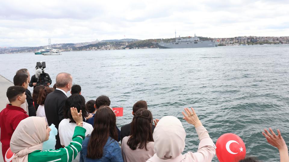 President Erdogan and first lady Emine Erdogan, accompanied by children from Türkiye’s southern quake-hit areas, were out on deck of Dolmabache Palace to see off the vessel as it sailed on the Istanbul Strait.