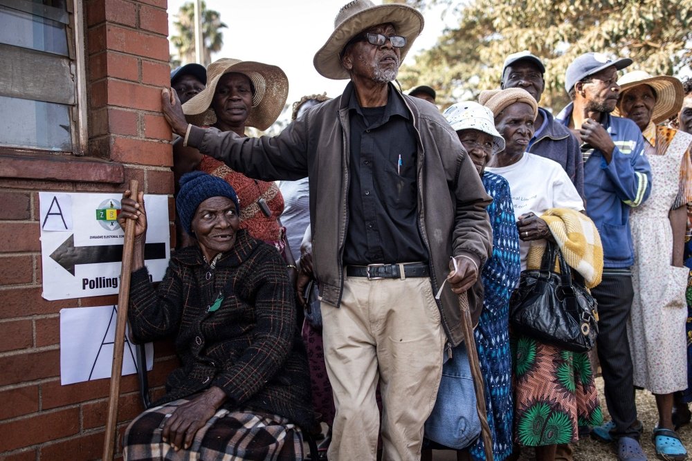 Voters queue outside a polling station during Zimbabwe's presidential and legislative elections, Harare, Zimbabwe, Aug. 23, 2023. (AFP Photo)