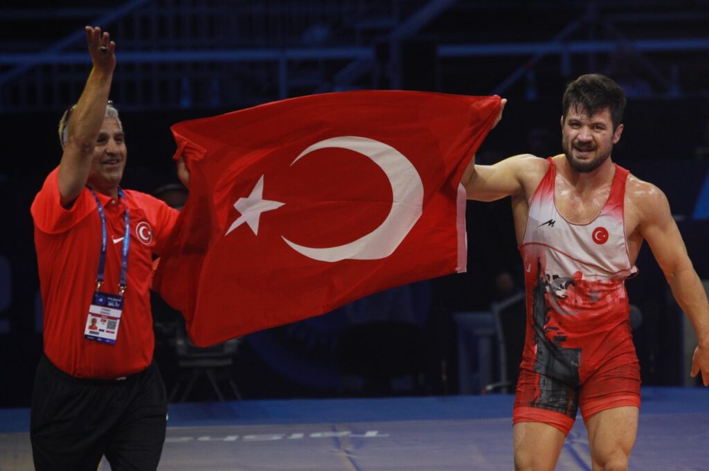 Turkish wrestler Ali Cengiz (R) raises the national flag after beating David Losonczi in the World Wrestling Championships final, Belgrade, Serbia, Sept. 24, 2023. (AA Photo)