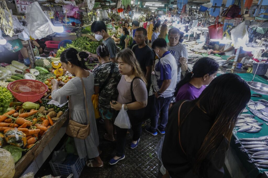 Customers gather to buy food items at a market in Quezon City, Metro Manila, Philippines, Jan. 5, 2024. (EPA Photo)
