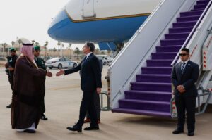 U.S. Secretary of State Antony Blinken (R) is welcomed by Saudi Foreign Ministry official Mohammed al-Ghamdi in Riyadh, Saudi Arabia, April 29, 2024. (AFP Photo)