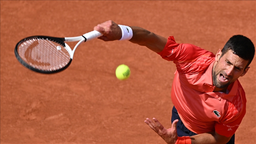 Novak Djokovic beats top seed Carlos Alcaraz to advance to French Open final