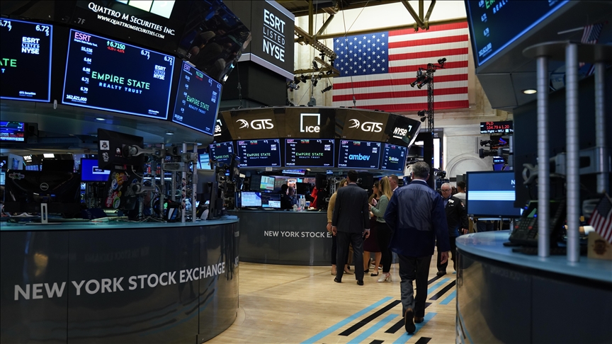 US stocks close Wednesday mixed