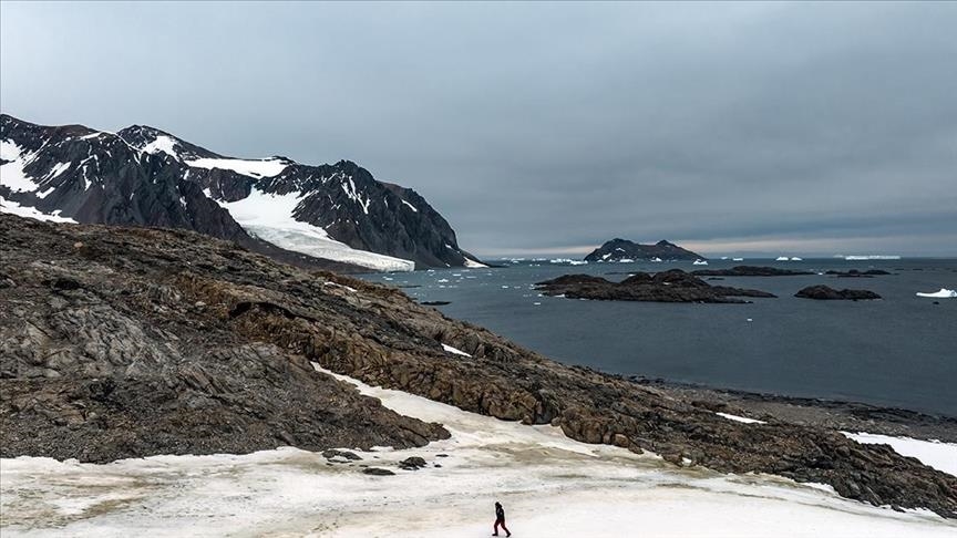Turkish scientists conduct atmospheric research in and around Horseshoe Island of Antarctic